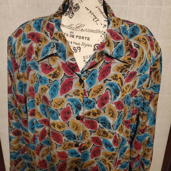 Modern Essentials Blouse - Picture 2 of 7